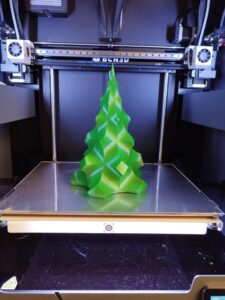 Fabrication d'un sapin de noel durable en fabrication additive impression 3D